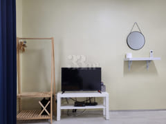 Park View, Clean, Room 208 5th image