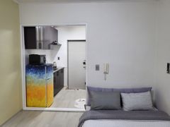 Park View, Clean, Room 208 4th image