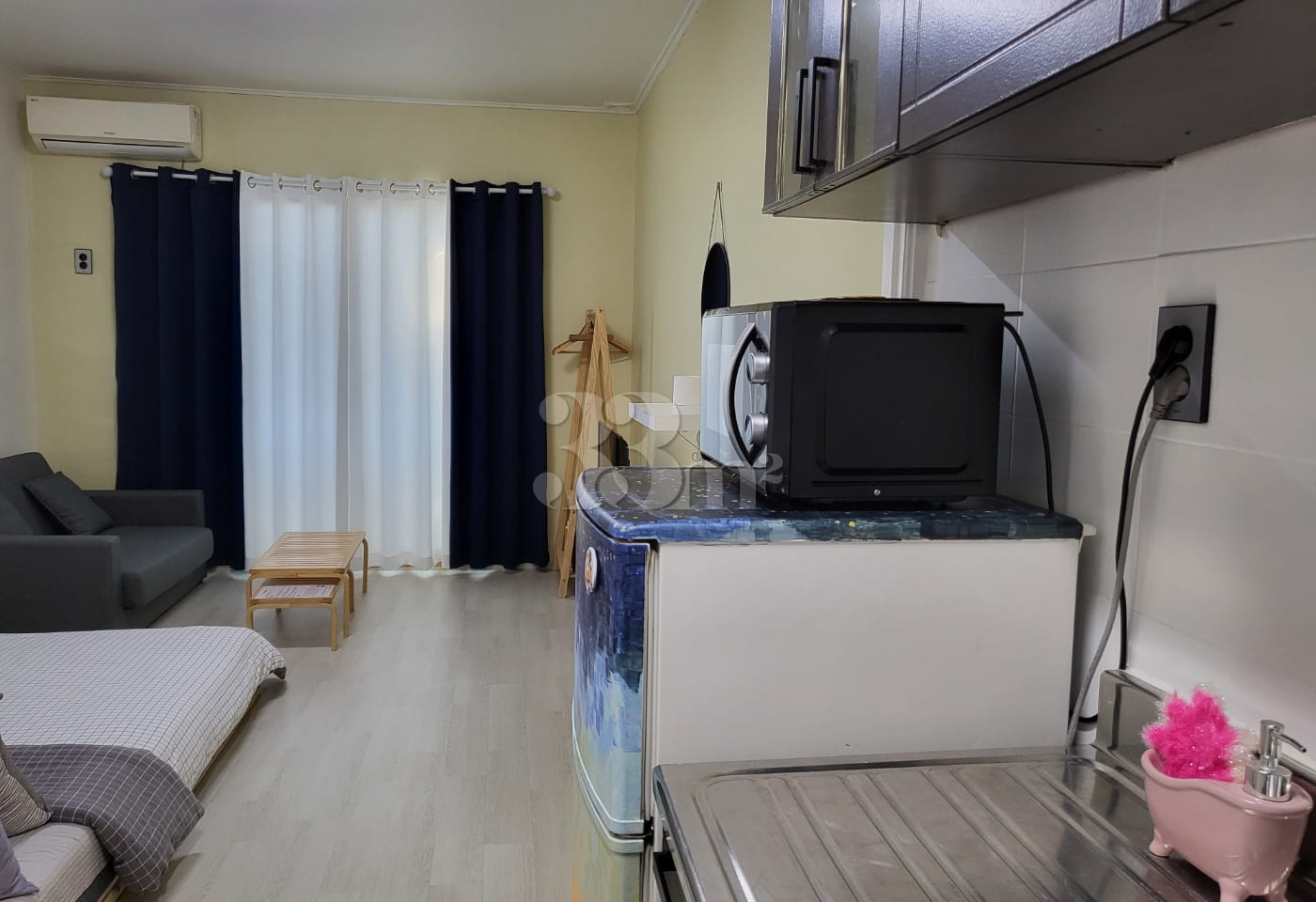 Park View, Clean, Room 208 7th image