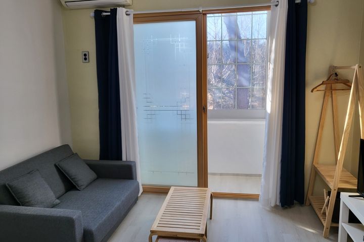 Park View, Clean, Room 208 8th image