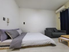 Park View, Clean, Room 208 6th image