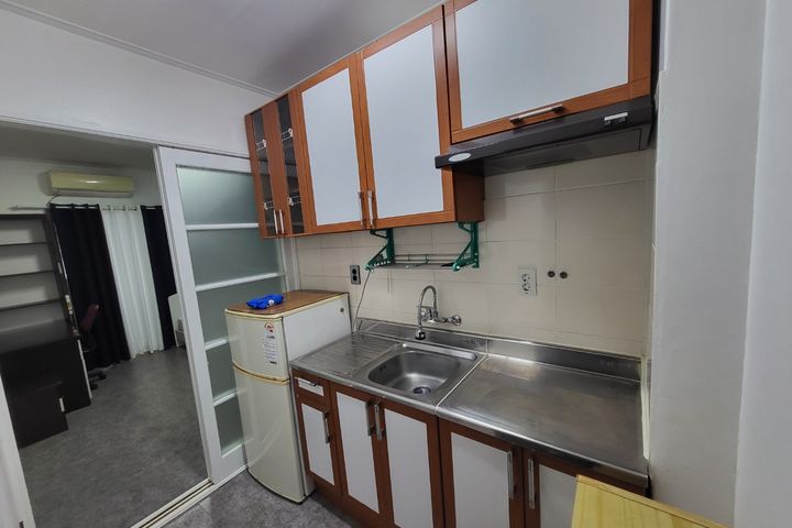 Park View, Clean, Room 208 12th image