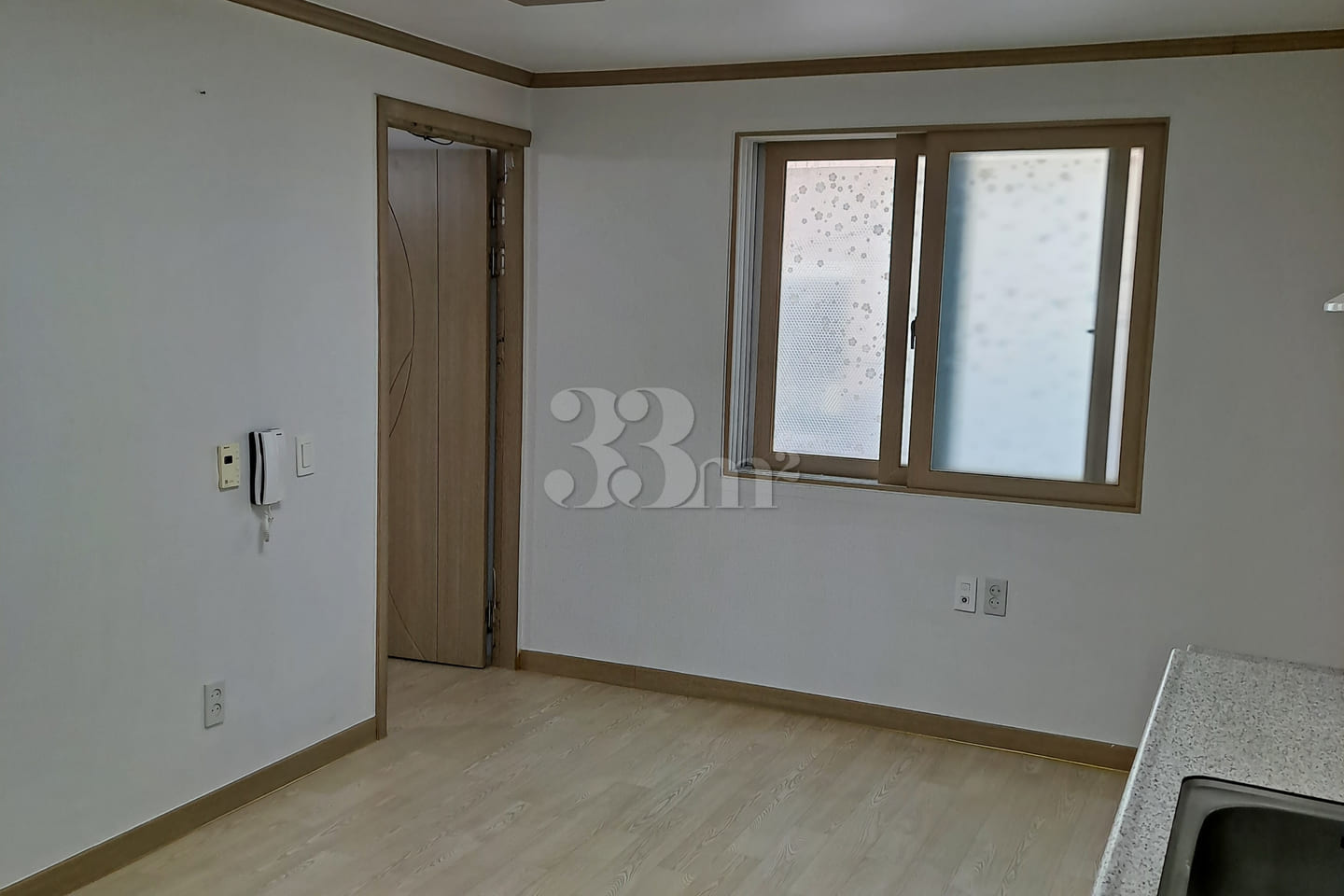A pleasant room at the entrance of Hyundai Ma 3th image