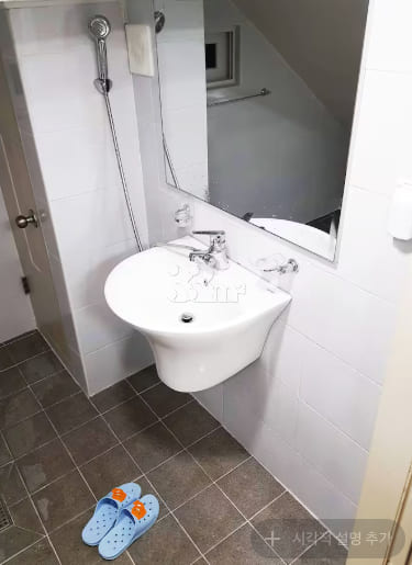 Studio apartment 2 minutes from Myeonmok Stat 2th image