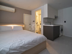 5 min to Hongdae / Semi-basement D 2th image