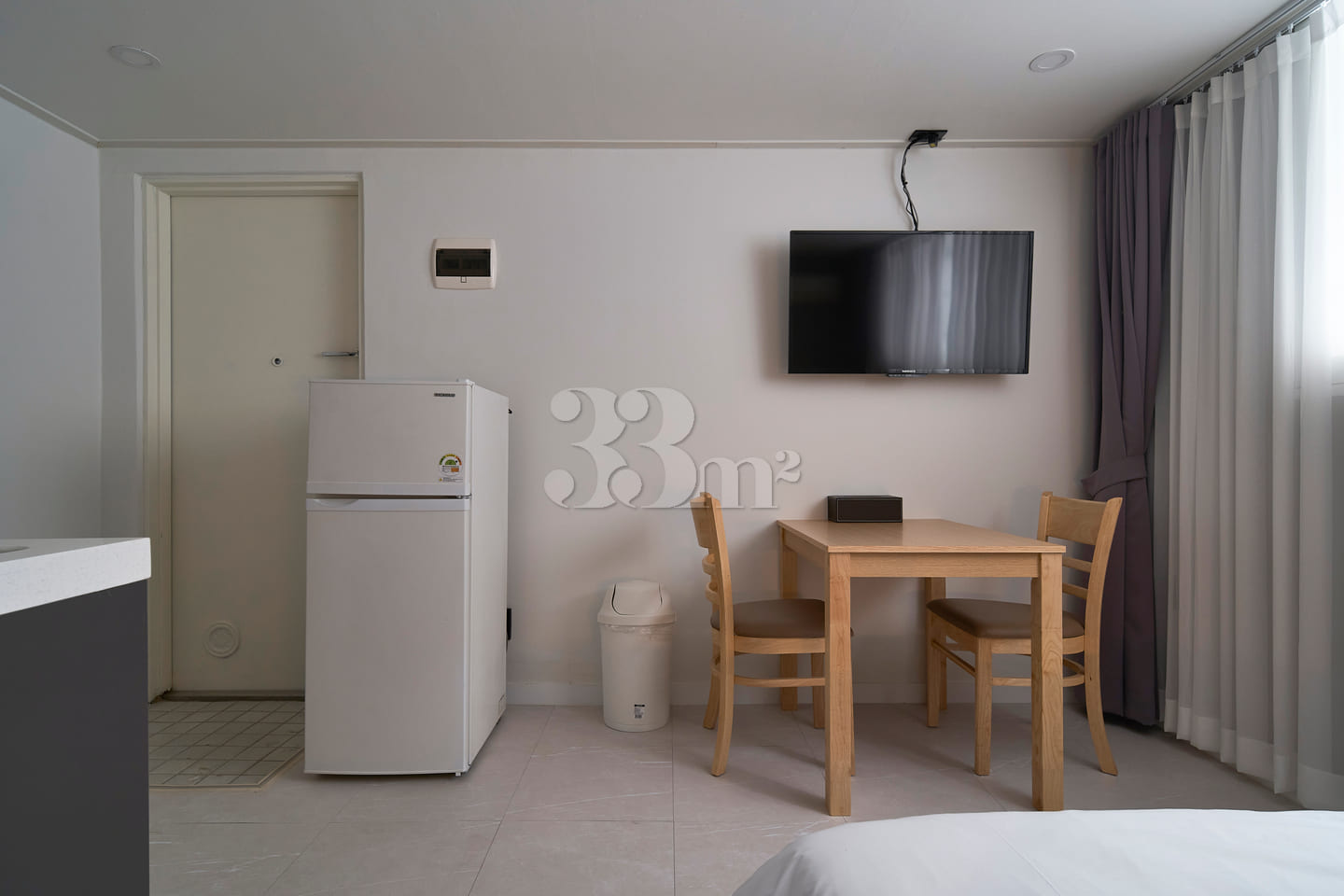 5 min to Hongdae / Semi-basement D 3th image