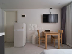 5 min to Hongdae / Semi-basement D 3th image