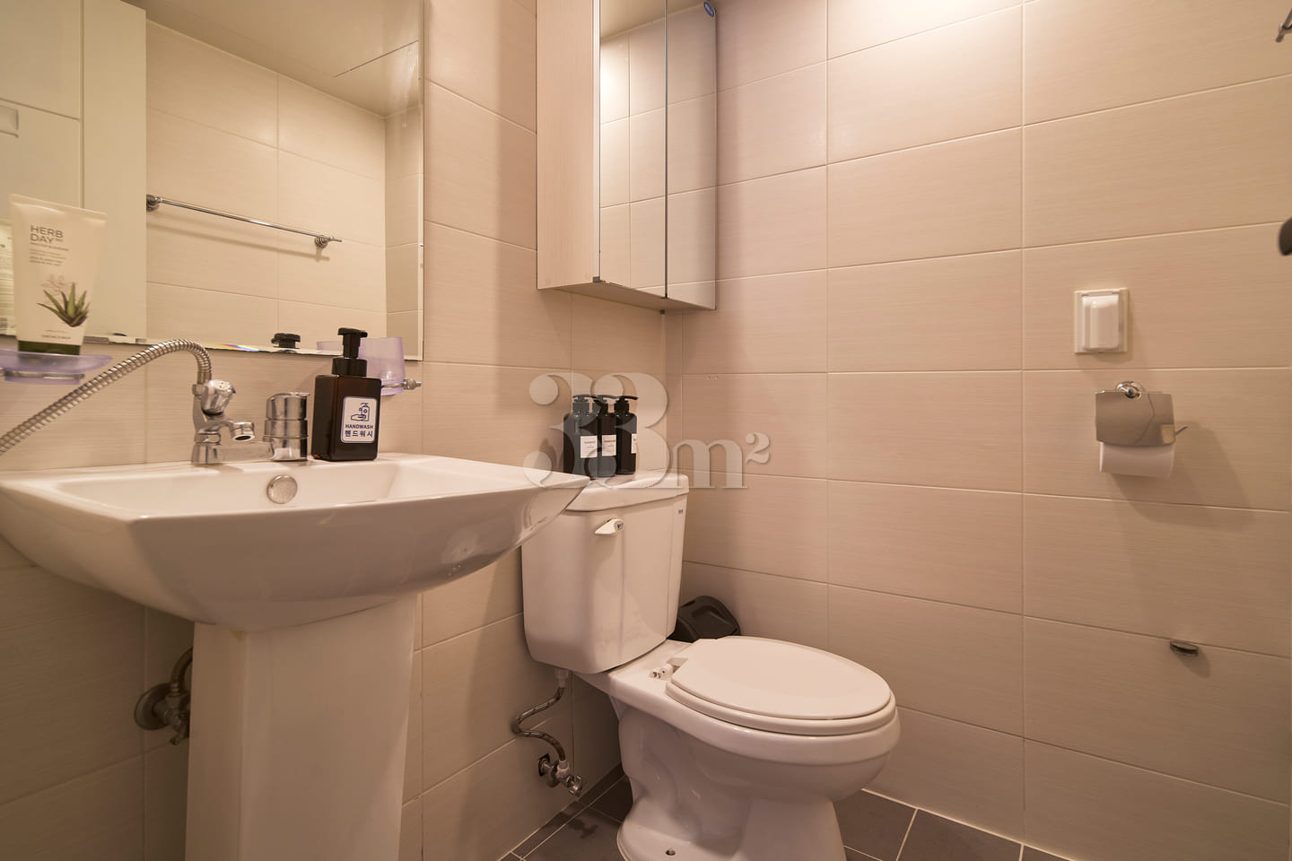 5 min to Hongdae / Semi-basement D 4th image