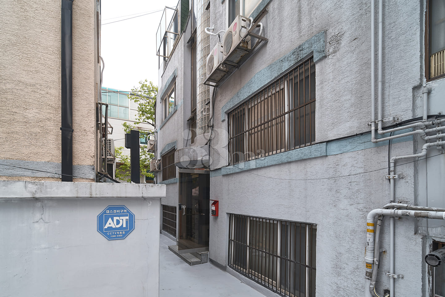 5 mins from Hongdae / Studio, 3rd Floor, Unit 4th image