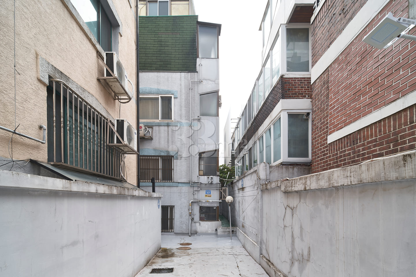 5 mins from Hongdae / Studio, 3rd Floor, Unit 5th image
