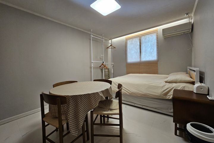 [13] A cozy hideout 0th image