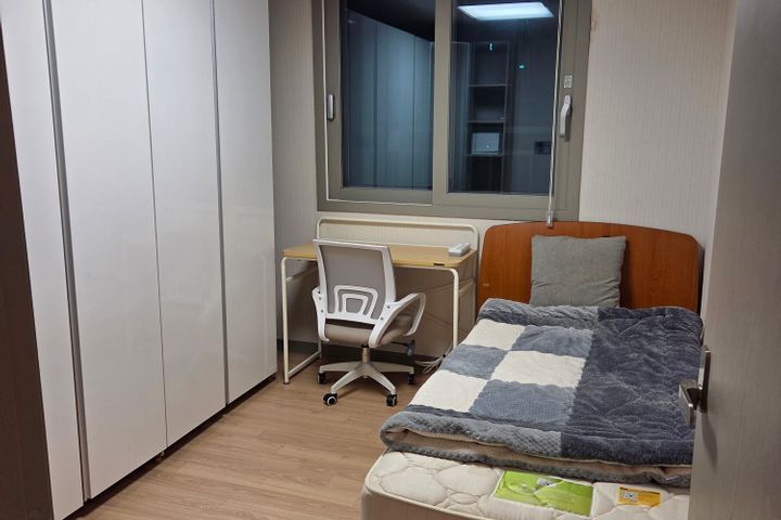 Two small rooms 19th image