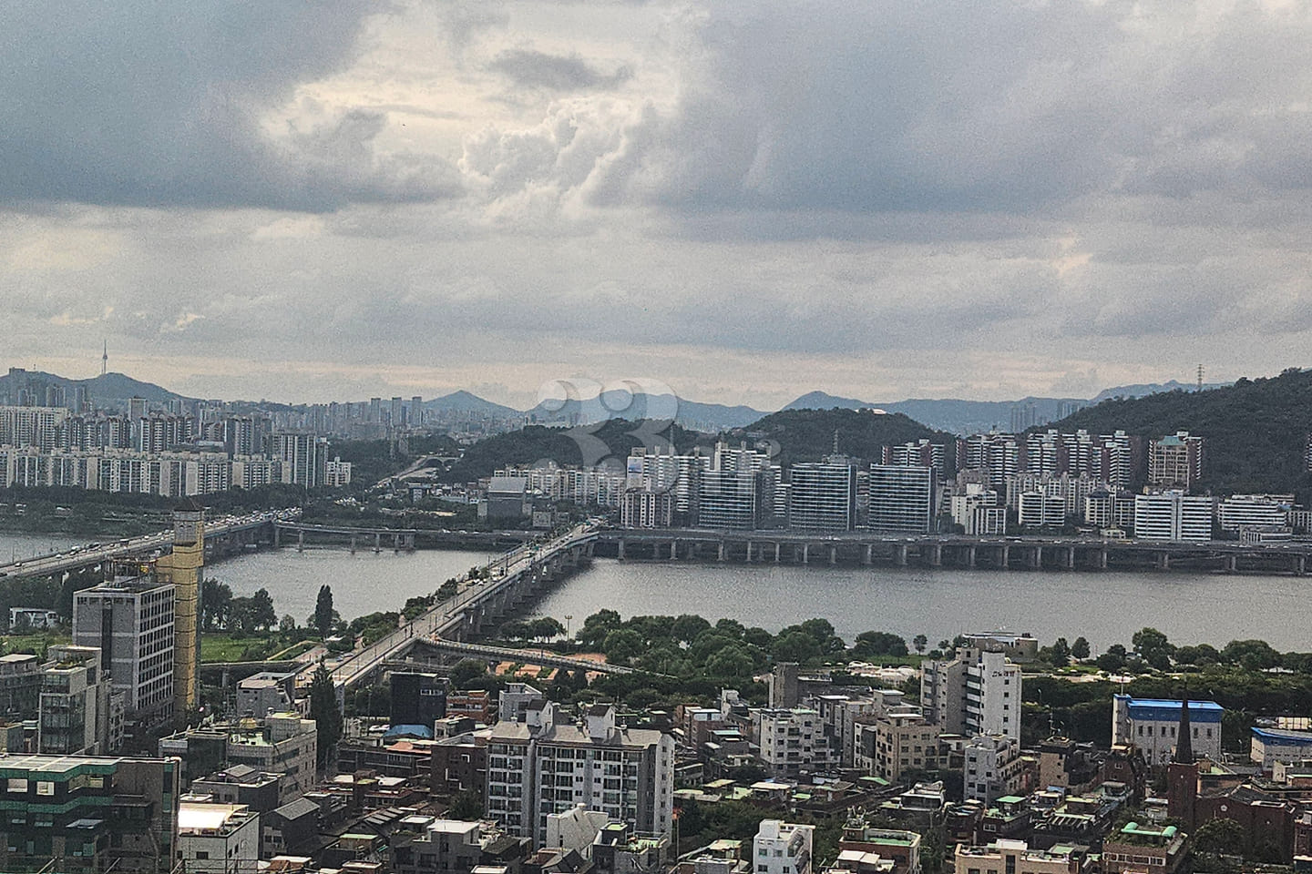 Accommodations with a great view of the Han R 6th image