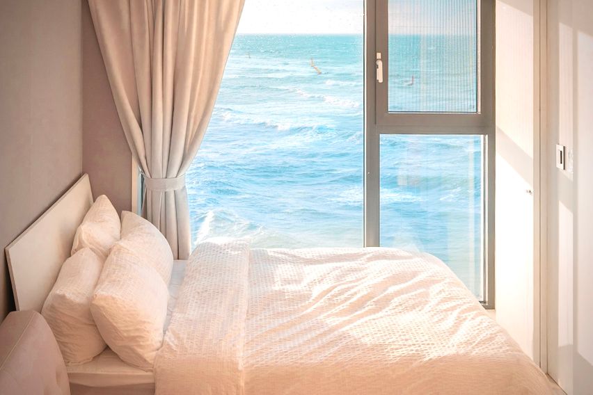 제주 침대 위 오션뷰