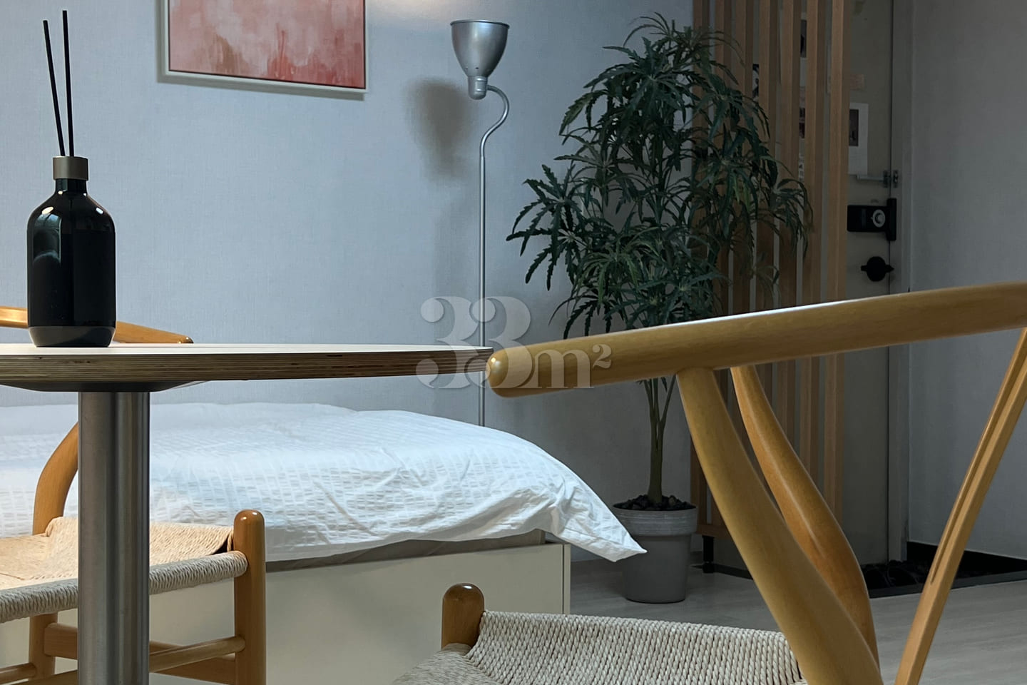Large studio apartment in Sinchon, Daeheung,  3th image