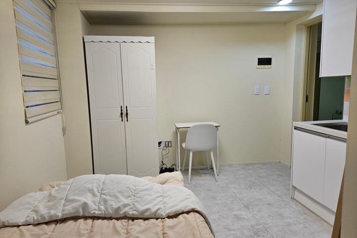 Room 407 in a studio apartment building in Hw 1th image