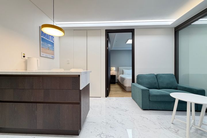 Seocho fully furnished 1.5-room apartment 0th image