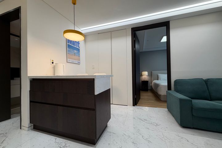 Seocho fully furnished 1.5-room apartment 1th image