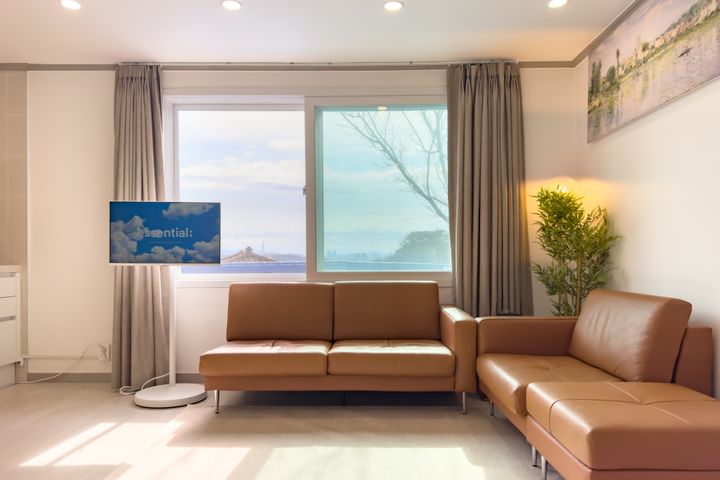 Remodeled, fully furnished, parking available 0th image
