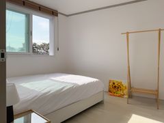 Remodeled, fully furnished, parking available 6th image