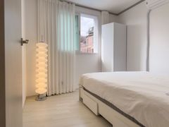 Remodeled, fully furnished, parking available 12th image