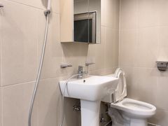 Remodeled, fully furnished, parking available 15th image