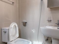 Remodeled, fully furnished, parking available 14th image