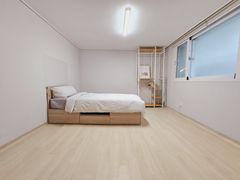 Hongdae, Yeouido, Mokdong: Parking available 4th image