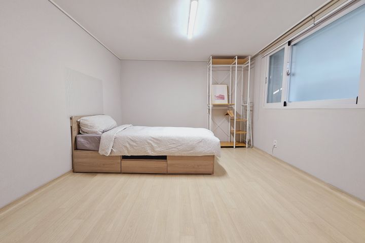Hongdae, Yeouido, Mokdong: Parking available 4th image