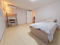 Hongdae, Yeouido, Mokdong: Parking available 1th image