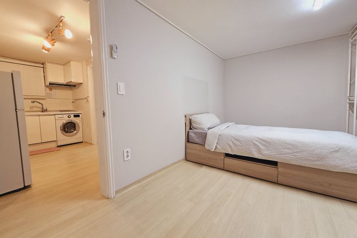 Hongdae, Yeouido, Mokdong: Parking available 3th image