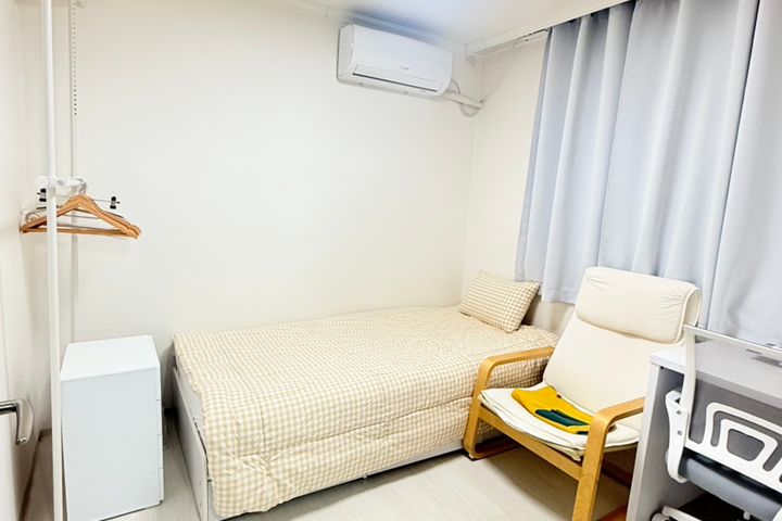 Fully furnished 3-room apartment near Hongik 7th image