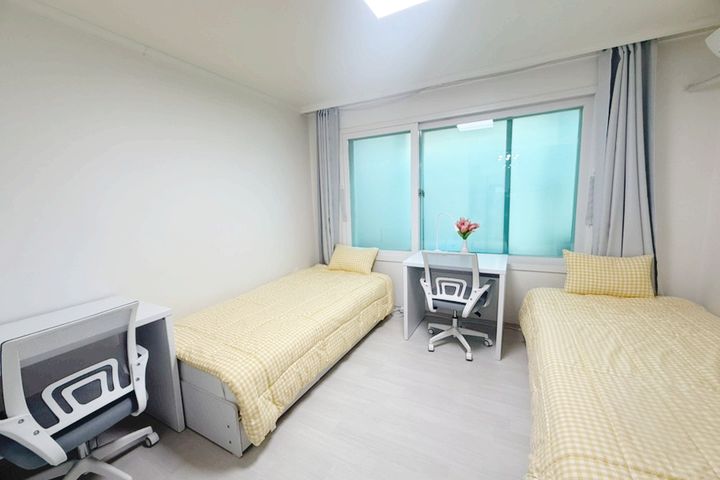 Fully furnished 3-room apartment near Hongik 4th image