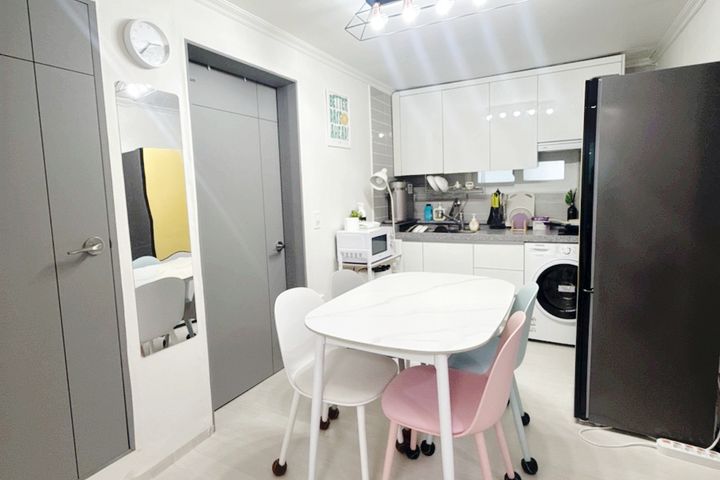 Fully furnished 3-room apartment near Hongik 10th image