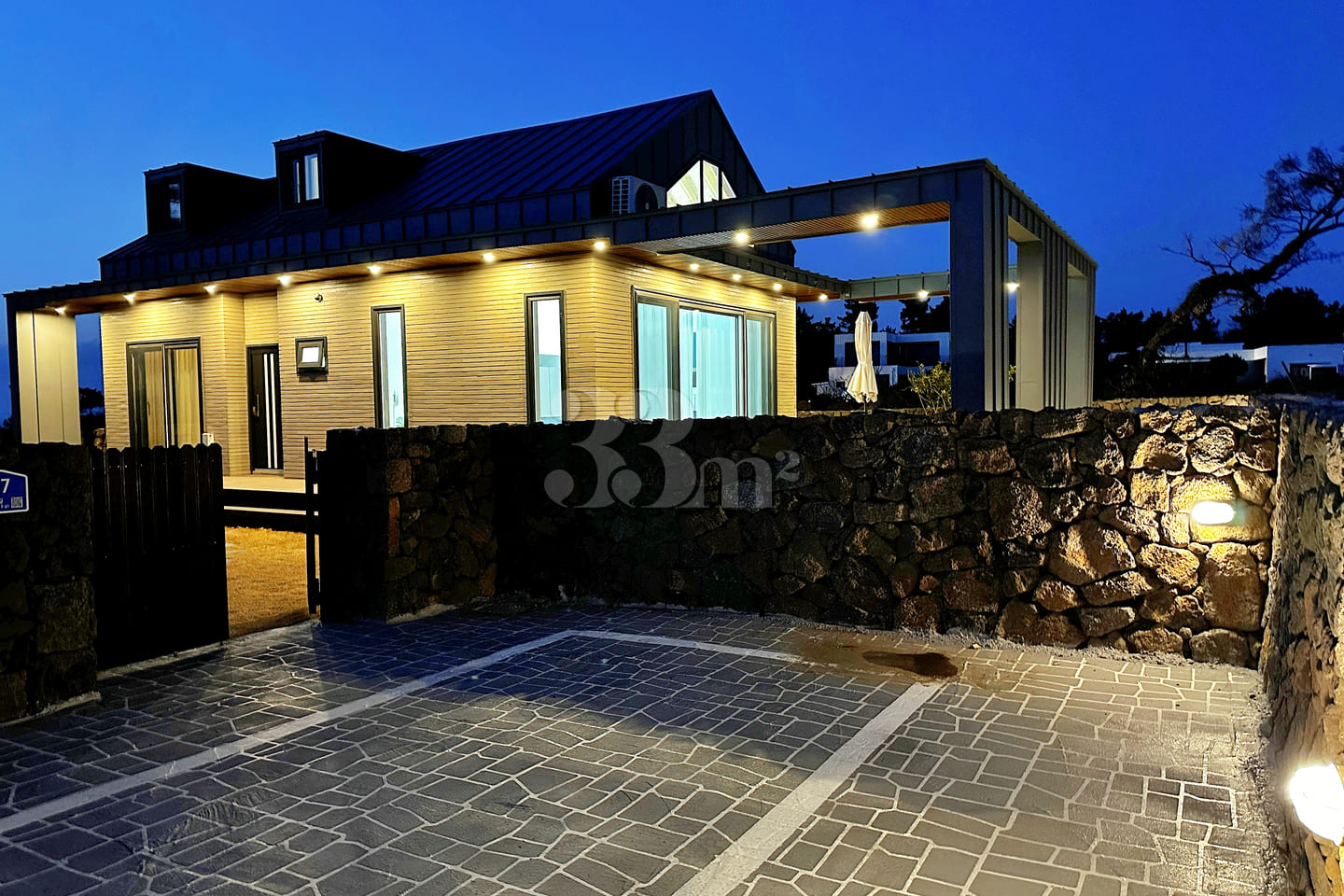 ✅️ 2 Bedrooms, Jacuzzi Private Unit 2th image