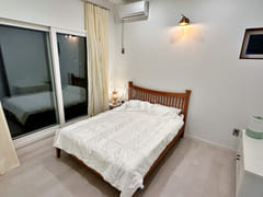 ✅️ 2 Bedrooms, Jacuzzi Private Unit 6th image