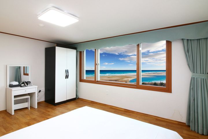 Ocean View Suite 310 4th image