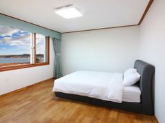 Ocean View Suite 310 5th image