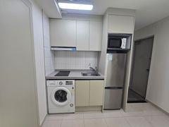 Sinsa-dong, like-new, fully furnished 2th image