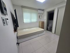 Sinsa-dong, like-new, fully furnished 1th image