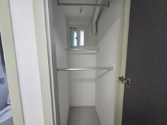 Sinsa-dong, like-new, fully furnished 4th image