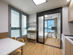 Fully furnished 1.5-room apartment in Sinchon 1th image