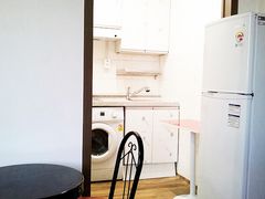 Large room, individual cooking and laundry fa 2th image