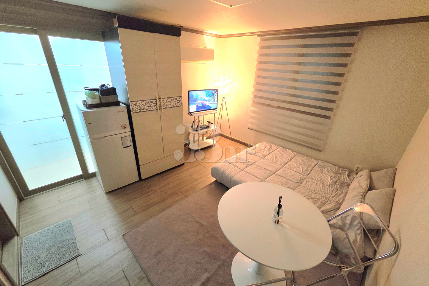 Hospital internship, travel, 1 minute from th 6th image