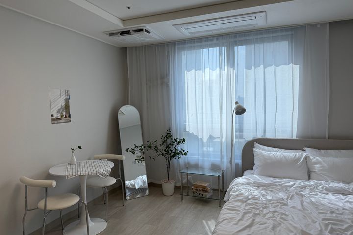 Studio apartment near Seomyeon-Bujeon Station 1th image