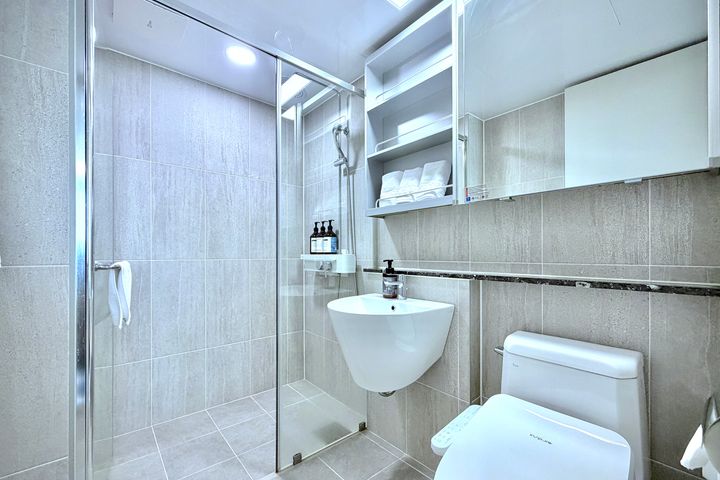 Full ocean view apartment-style accommodation 7th image