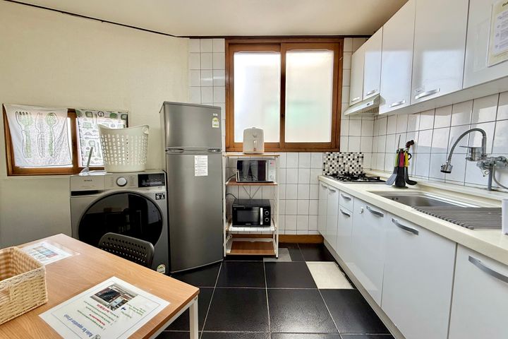 4-Room Unit, 4-Minute Walk from Ewha Womans U 3th image
