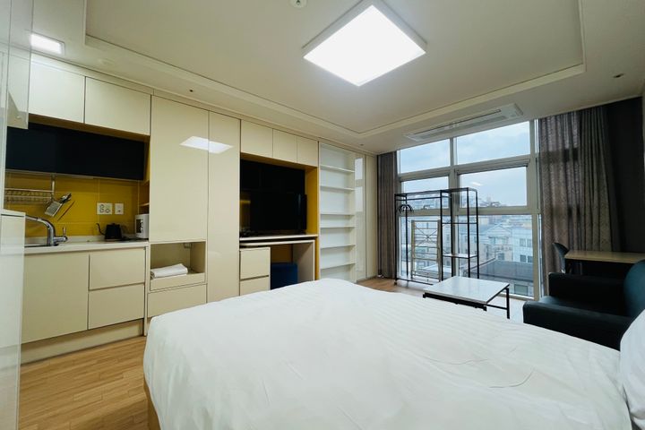 Spacious studio apartment near Seoul Station 6th image