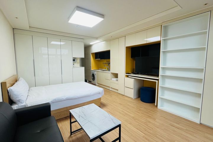 Spacious studio apartment near Seoul Station 7th image