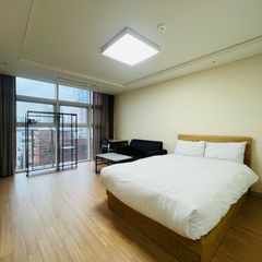 Spacious studio apartment near Seoul Station Unit Image